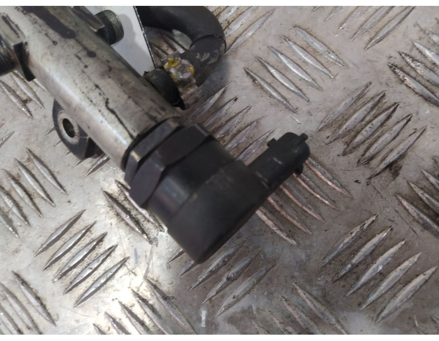 Recambio de rampa inyectora para opel astra h gtc (a04) 1.9 cdti (l08) referencia OEM IAM 0445214117  