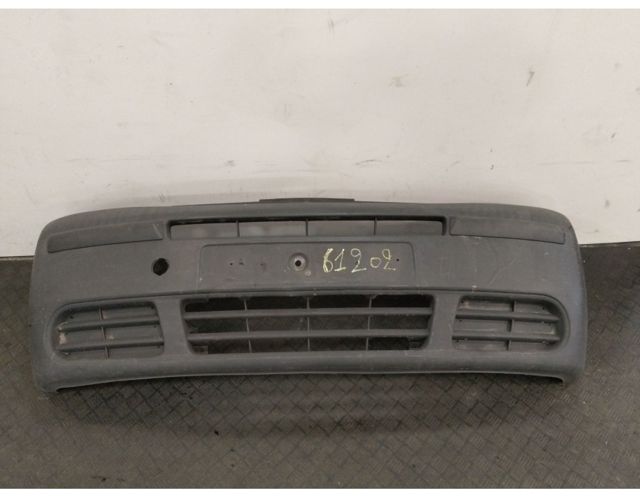 Recambio de paragolpes delantero para renault trafic ii furgoneta (fl) 1.9 dci 100 (fl0c) referencia OEM IAM 7700312785  