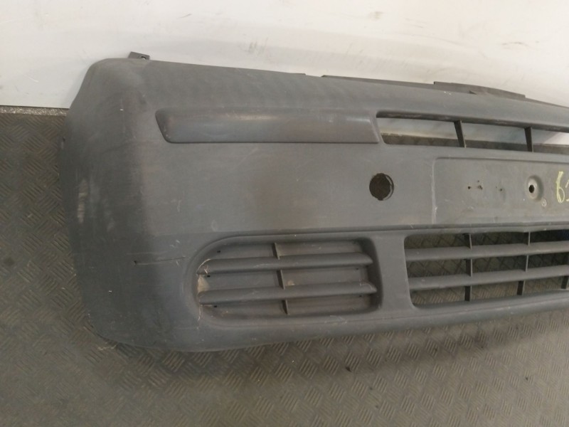 Recambio de paragolpes delantero para renault trafic ii furgoneta (fl) 1.9 dci 100 (fl0c) referencia OEM IAM 7700312785  