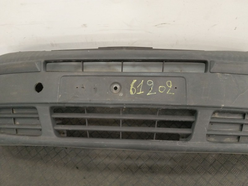 Recambio de paragolpes delantero para renault trafic ii furgoneta (fl) 1.9 dci 100 (fl0c) referencia OEM IAM 7700312785  
