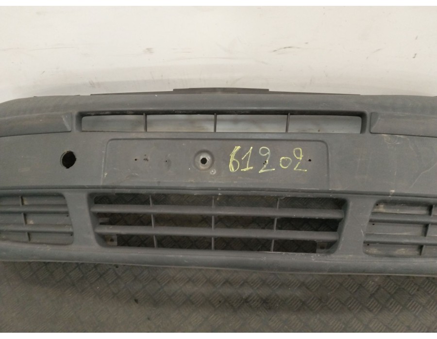 Recambio de paragolpes delantero para renault trafic ii furgoneta (fl) 1.9 dci 100 (fl0c) referencia OEM IAM 7700312785  
