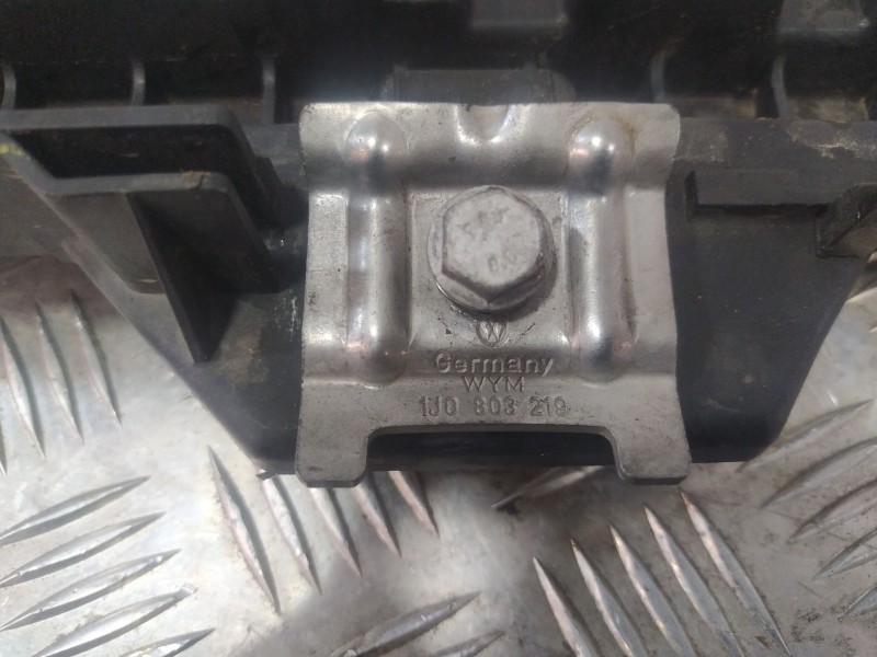 Recambio de soporte bateria para seat altea (5p1) 1.9 tdi referencia OEM IAM 1K0915333  