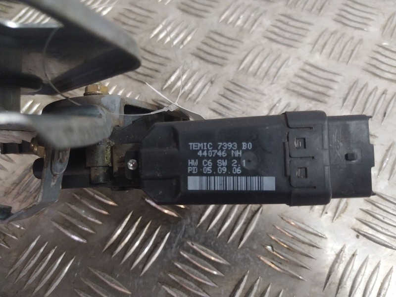 Recambio de elevalunas delantero derecho para renault megane ii coupé-cabriolet (em0/1_) 2.0 referencia OEM IAM 400772  