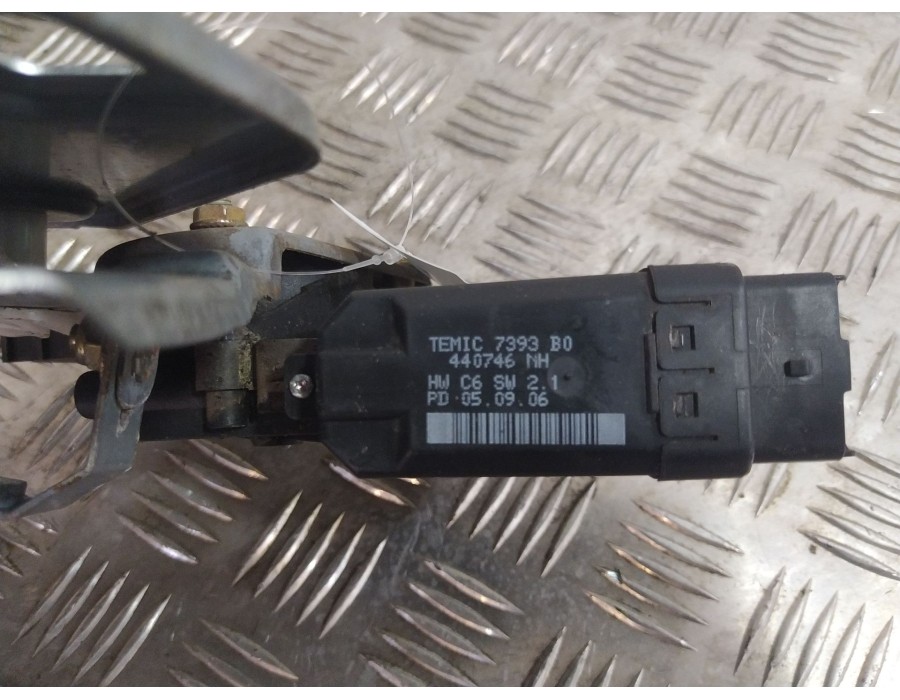 Recambio de elevalunas delantero derecho para renault megane ii coupé-cabriolet (em0/1_) 2.0 referencia OEM IAM 400772  
