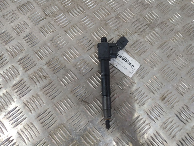 Recambio de inyector para volvo v60 i cross country (157) d4 referencia OEM IAM 9033065 36010045 