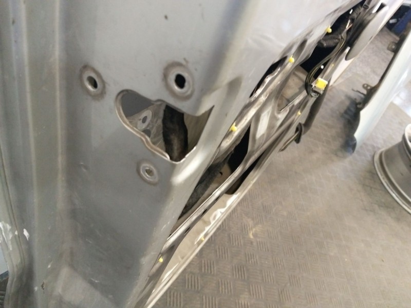 Recambio de puerta trasera carga izquierda para nissan primastar furgoneta (x83) 2.5 dci 140 referencia OEM IAM 9015200QAA  
