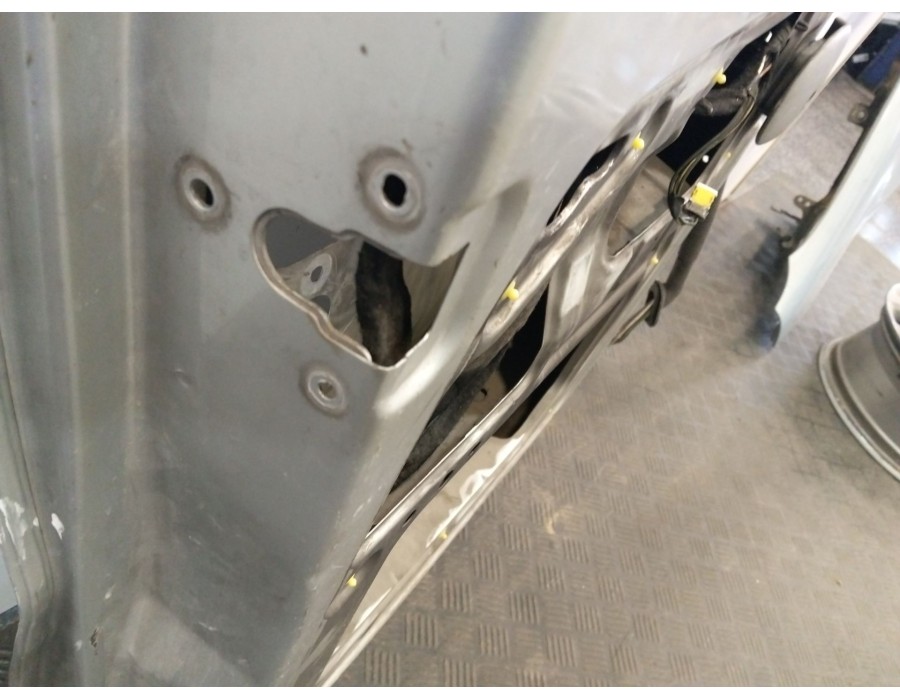 Recambio de puerta trasera carga izquierda para nissan primastar furgoneta (x83) 2.5 dci 140 referencia OEM IAM 9015200QAA  