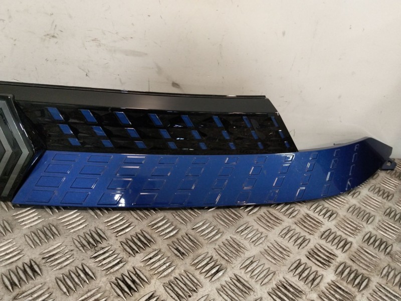 Recambio de rejilla delantera para renault captur ii (hf_) tce 160 (hfn1) referencia OEM IAM 620725607R  