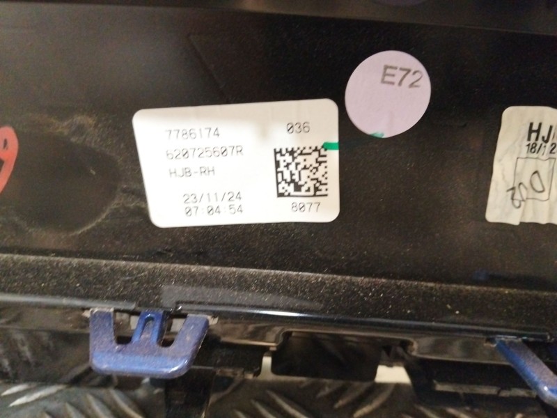 Recambio de rejilla delantera para renault captur ii (hf_) tce 160 (hfn1) referencia OEM IAM 620725607R  