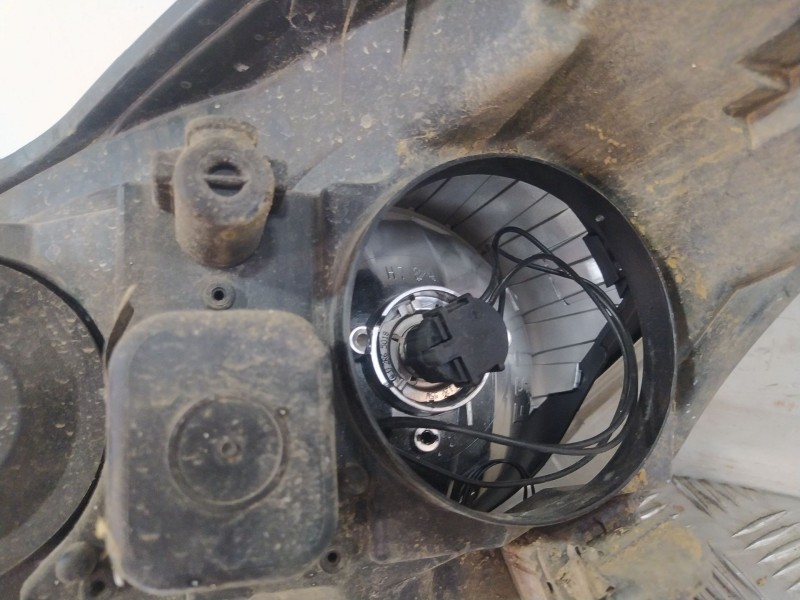 Recambio de faro derecho para opel astra h gtc (a04) 1.7 cdti (l08) referencia OEM IAM 1EG27037032  