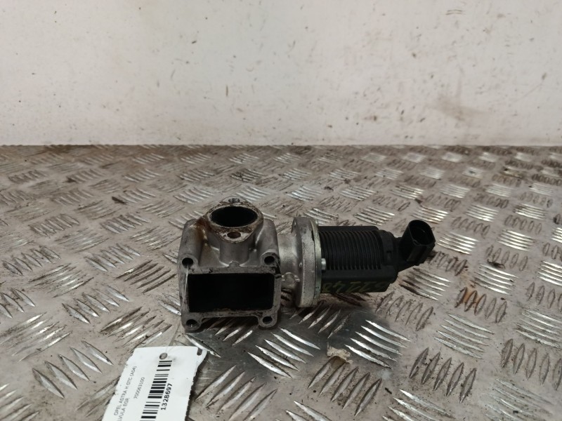 Recambio de valvula egr para opel astra h gtc (a04) 1.9 cdti (l08) referencia OEM IAM 700063100  