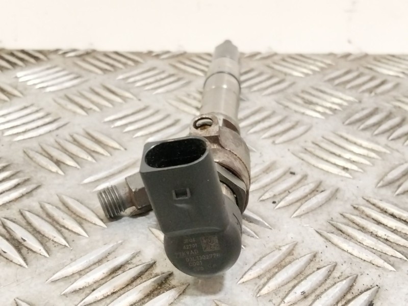 Recambio de inyector para volkswagen golf vi (5k1) 1.6 tdi referencia OEM IAM 03L130277S  