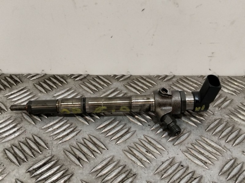Recambio de inyector para volkswagen golf vi (5k1) 1.6 tdi referencia OEM IAM 03L130277S  