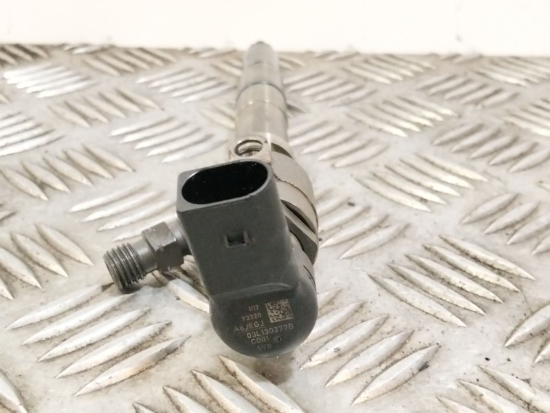 Recambio de inyector para volkswagen golf vi (5k1) 1.6 tdi referencia OEM IAM 03L130277S  