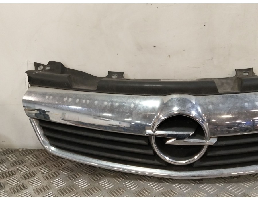 Recambio de rejilla delantera para opel zafira / zafira family b (a05) 1.9 cdti (m75) referencia OEM IAM 13136136  
