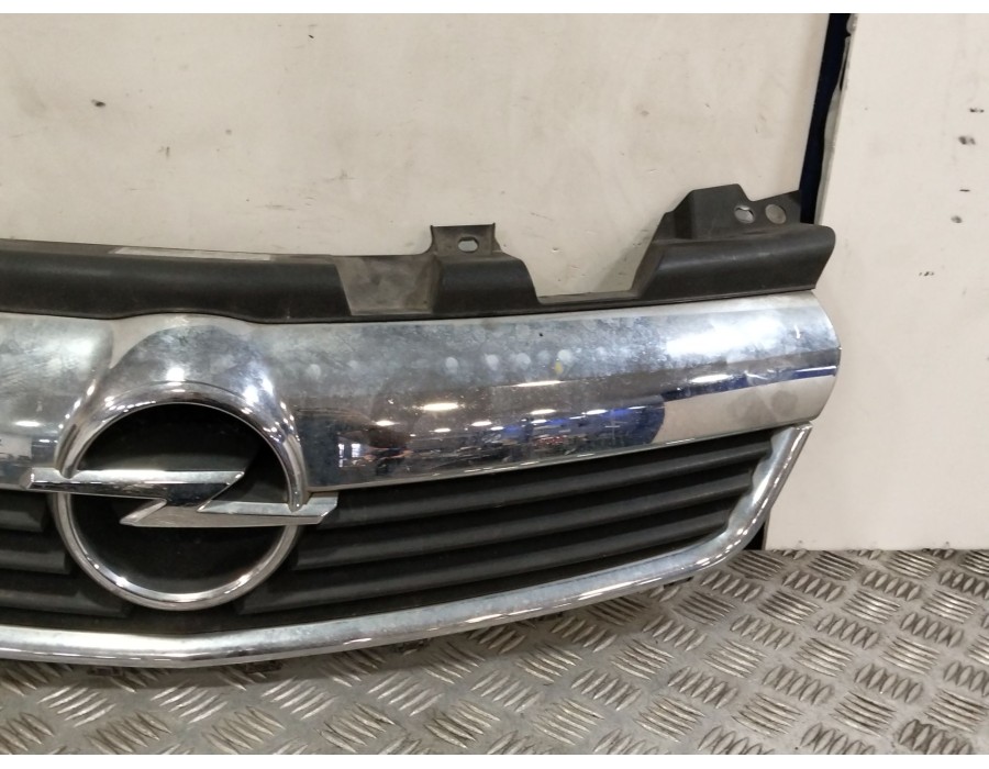 Recambio de rejilla delantera para opel zafira / zafira family b (a05) 1.9 cdti (m75) referencia OEM IAM 13136136  