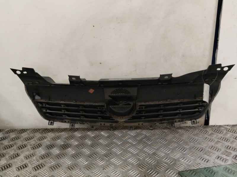 Recambio de rejilla delantera para opel zafira / zafira family b (a05) 1.9 cdti (m75) referencia OEM IAM 13136136  