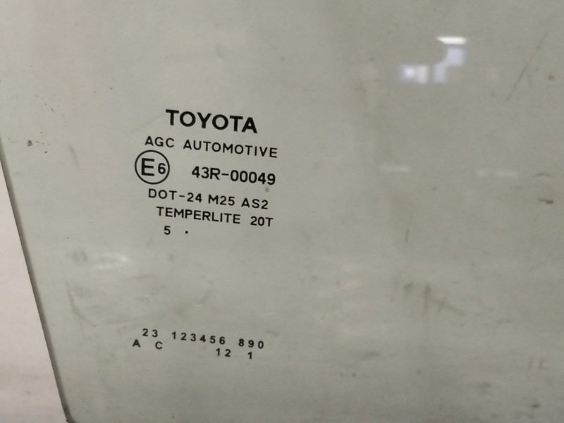 Recambio de luna delantera derecha para toyota auris (_e18_) 1.2 (nre185_) referencia OEM IAM 43R00049  