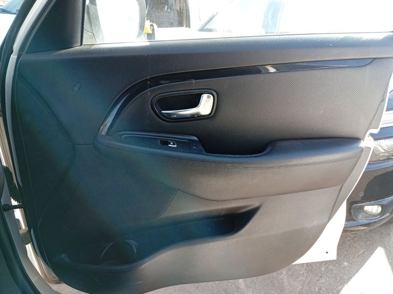 Recambio de guarnecido puerta delantera derecha para kia carens iv 1.7 crdi referencia OEM IAM 82380A4000  
