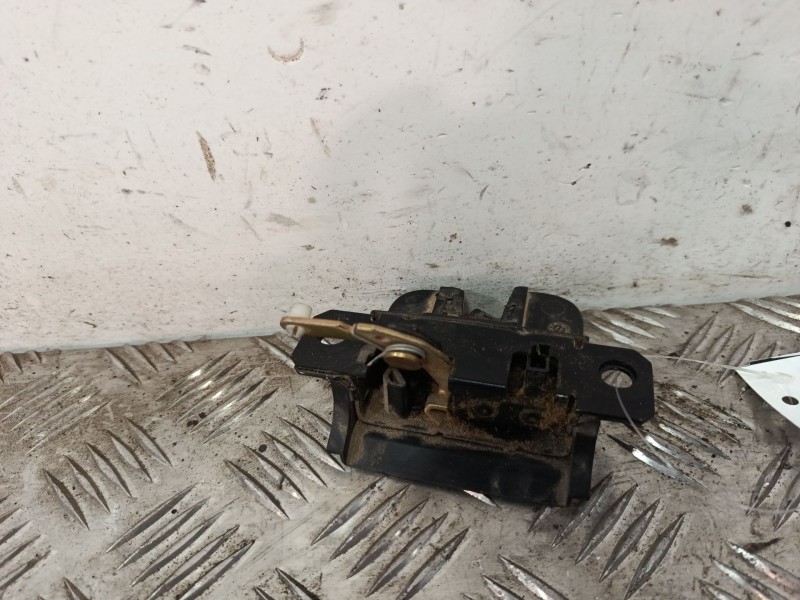 Recambio de cerradura maletero / porton para toyota auris (_e18_) 1.2 (nre185_) referencia OEM IAM 7L6827505  