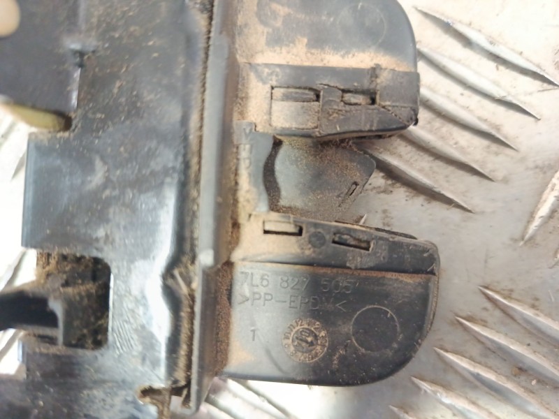 Recambio de cerradura maletero / porton para toyota auris (_e18_) 1.2 (nre185_) referencia OEM IAM 7L6827505  