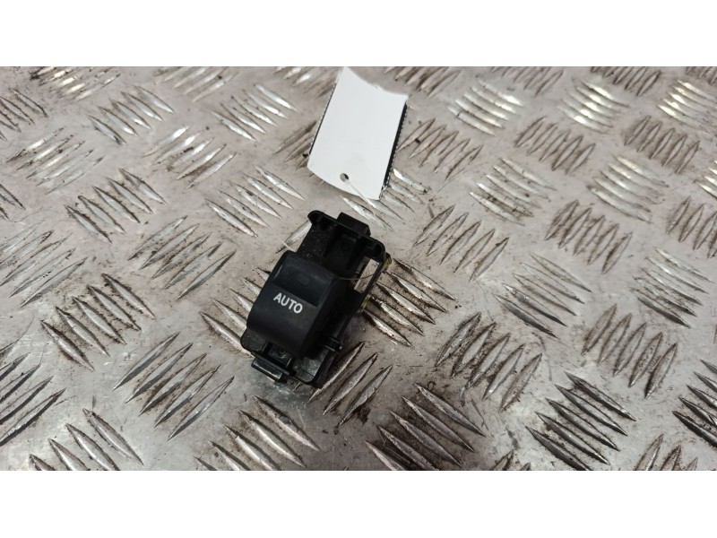 Recambio de mando elevalunas trasero derecho para toyota auris (_e18_) 1.2 (nre185_) referencia OEM IAM 192801  