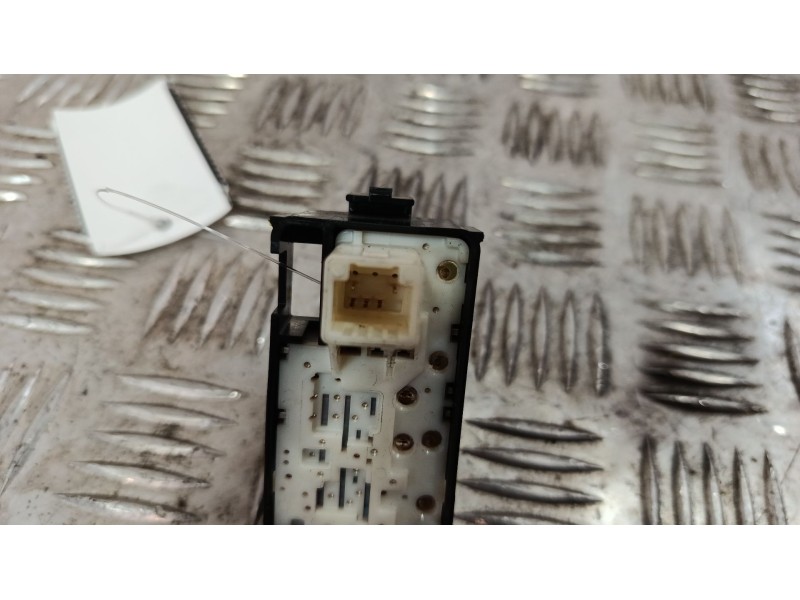 Recambio de mando elevalunas trasero derecho para toyota auris (_e18_) 1.2 (nre185_) referencia OEM IAM 192801  
