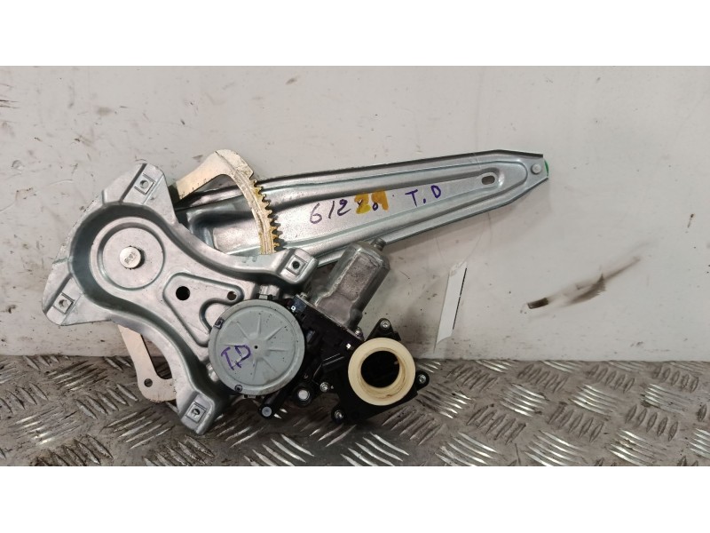Recambio de elevalunas trasero derecho para toyota auris (_e18_) 1.2 (nre185_) referencia OEM IAM 857020202  