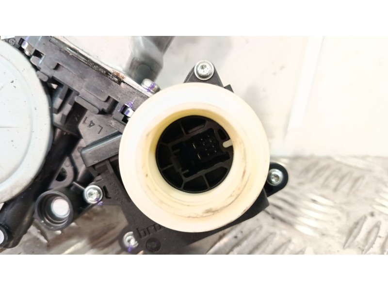 Recambio de elevalunas trasero derecho para toyota auris (_e18_) 1.2 (nre185_) referencia OEM IAM 857020202  
