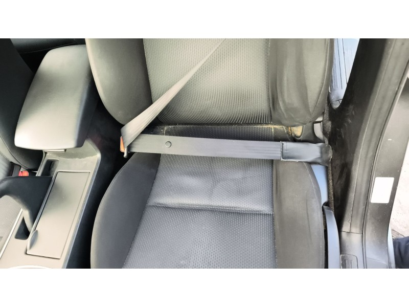 Recambio de enganche cinturon delantero izquierdo para mazda 3 (bl) 1.6 mz-cd (bl14) referencia OEM IAM KDY557620B  
