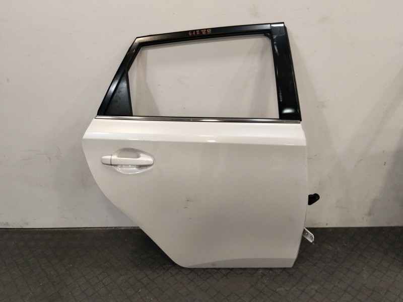 Recambio de puerta trasera derecha para toyota auris (_e18_) 1.2 (nre185_) referencia OEM IAM 6700402380  