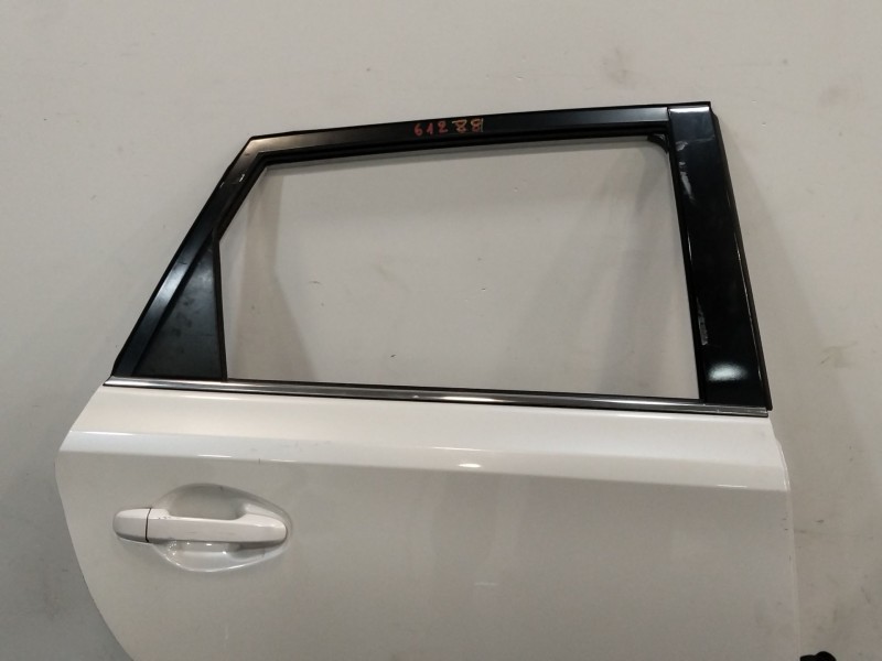 Recambio de puerta trasera derecha para toyota auris (_e18_) 1.2 (nre185_) referencia OEM IAM 6700402380  