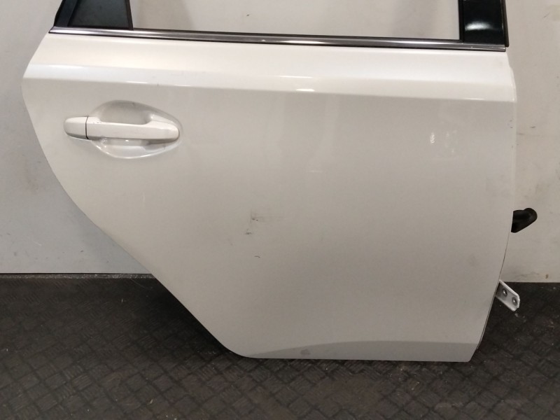 Recambio de puerta trasera derecha para toyota auris (_e18_) 1.2 (nre185_) referencia OEM IAM 6700402380  