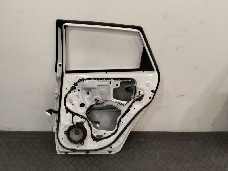 Recambio de puerta trasera derecha para toyota auris (_e18_) 1.2 (nre185_) referencia OEM IAM 6700402380  