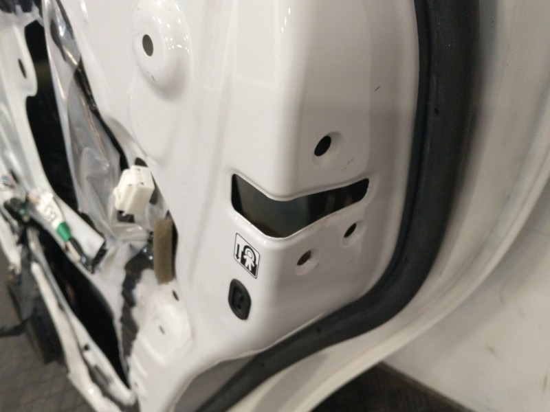 Recambio de puerta trasera derecha para toyota auris (_e18_) 1.2 (nre185_) referencia OEM IAM 6700402380  