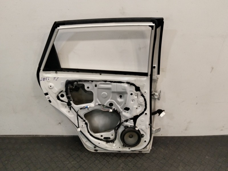 Recambio de puerta trasera izquierda para toyota auris (_e18_) 1.2 (nre185_) referencia OEM IAM 6700402380  