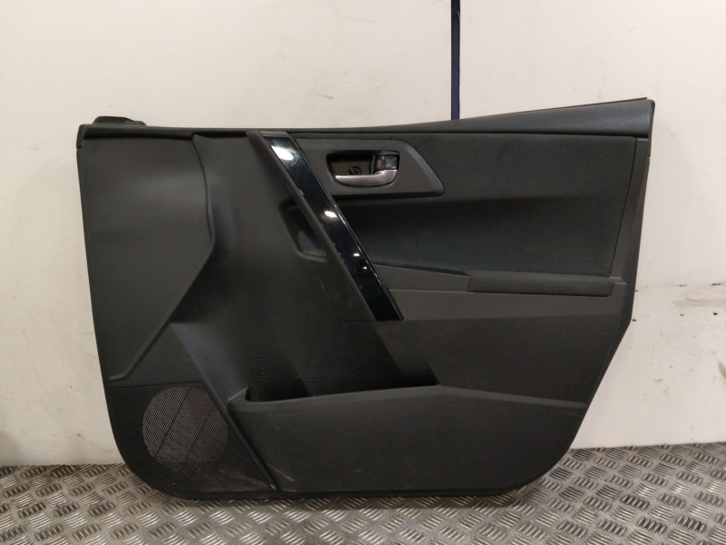 Recambio de guarnecido puerta delantera derecha para toyota auris (_e18_) 1.2 (nre185_) referencia OEM IAM 6777702300  