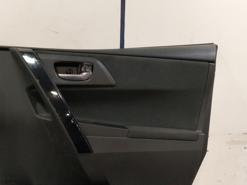 Recambio de guarnecido puerta delantera derecha para toyota auris (_e18_) 1.2 (nre185_) referencia OEM IAM 6777702300  