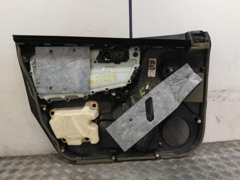 Recambio de guarnecido puerta delantera derecha para toyota auris (_e18_) 1.2 (nre185_) referencia OEM IAM 6777702300  