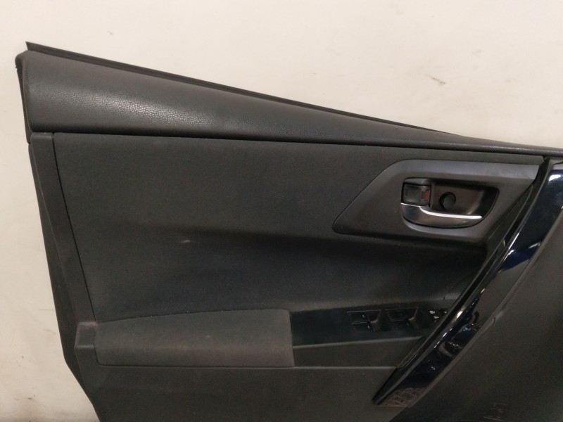 Recambio de guarnecido puerta delantera izquierda para toyota auris (_e18_) 1.2 (nre185_) referencia OEM IAM 6777802280  