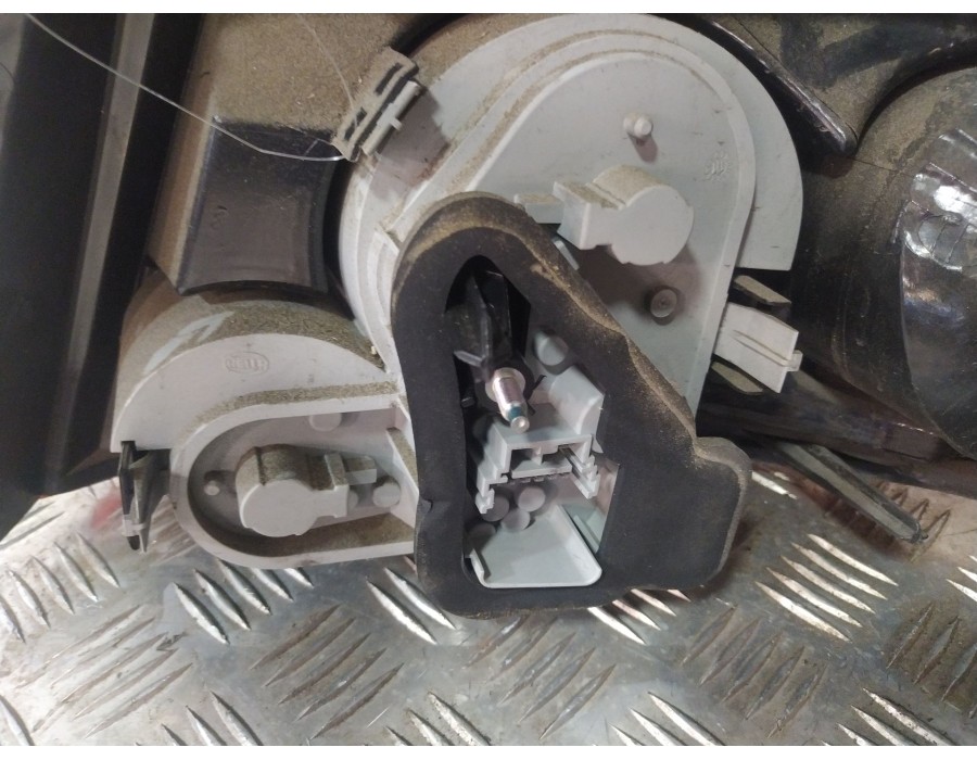 Recambio de piloto trasero izquierdo para renault megane ii coupé-cabriolet (em0/1_) 2.0 referencia OEM IAM 8200142688  