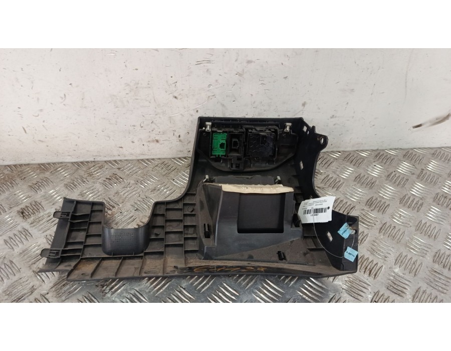 Recambio de moldura puerta delantera derecha para renault clio iv (bh_) 0.9 tce 90 referencia OEM IAM 689214069R  