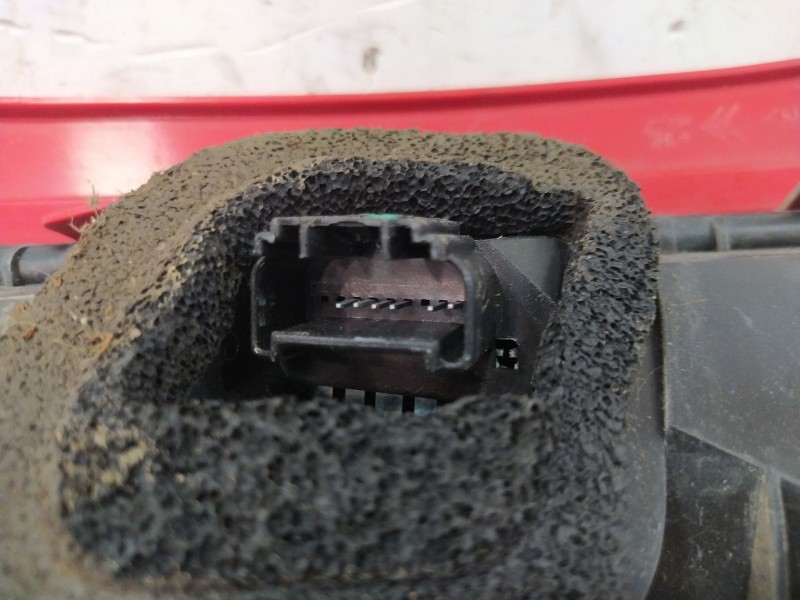 Recambio de piloto trasero derecho para peugeot 107 (pm_, pn_) 1.0 referencia OEM IAM 815500H040  