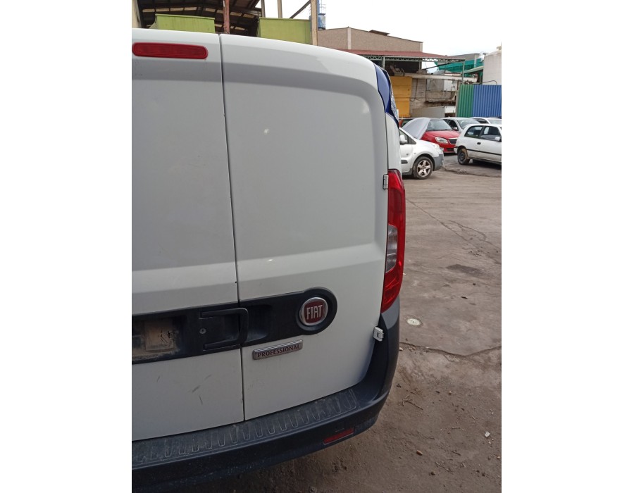 Recambio de puerta trasera carga derecha para fiat doblo cargo (263_) 1.3 d multijet referencia OEM IAM 52000031  