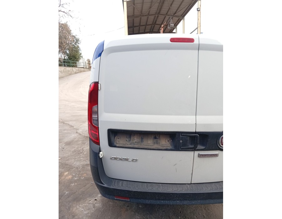 Recambio de puerta trasera carga izquierda para fiat doblo cargo (263_) 1.3 d multijet referencia OEM IAM 52109289  