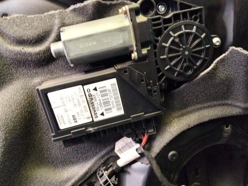 Recambio de elevalunas delantero izquierdo para audi a4 b6 (8e2) 2.5 tdi quattro referencia OEM IAM 8E0837461C  