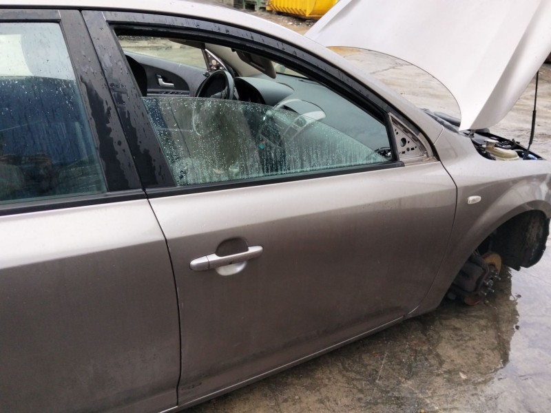 Recambio de puerta delantera derecha para kia cee´d hatchback (ed) 1.6 crdi 115 referencia OEM IAM 760041H000  