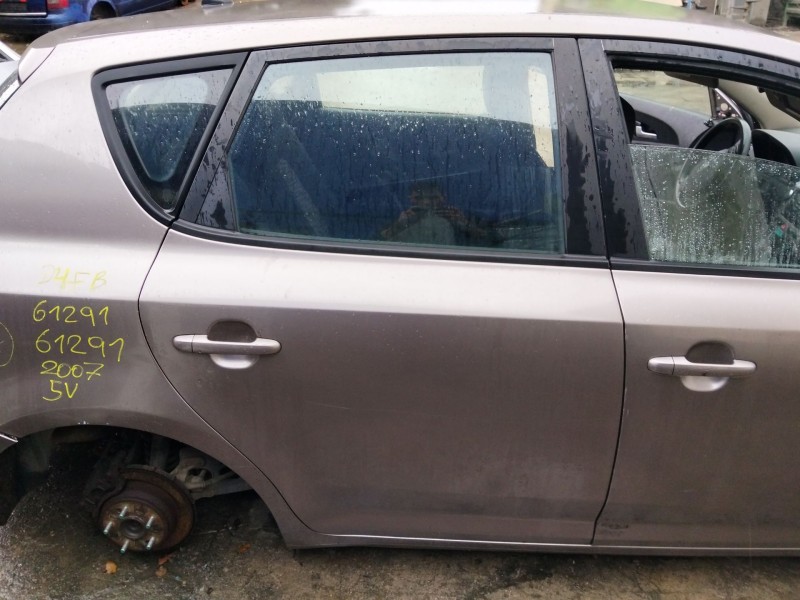 Recambio de puerta trasera derecha para kia cee´d hatchback (ed) 1.6 crdi 115 referencia OEM IAM 770041H000  
