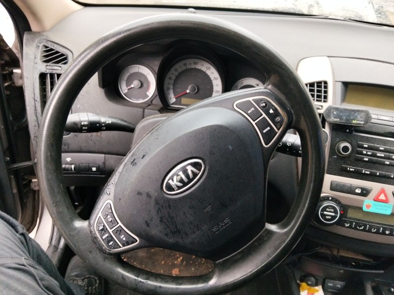 Recambio de volante para kia cee´d hatchback (ed) 1.6 crdi 115 referencia OEM IAM 561101H180EQ  