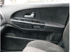 Recambio de guarnecido puerta delantera derecha para kia cee´d hatchback (ed) 1.6 crdi 115 referencia OEM IAM 823201H000  